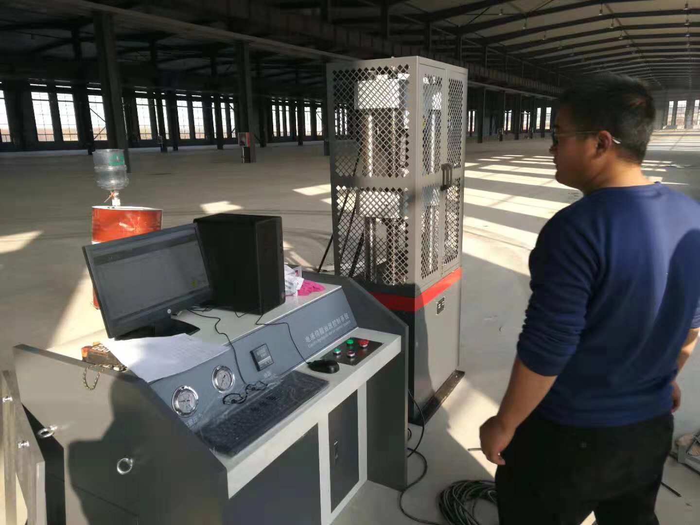 電液伺服萬能材料試驗機(jī)