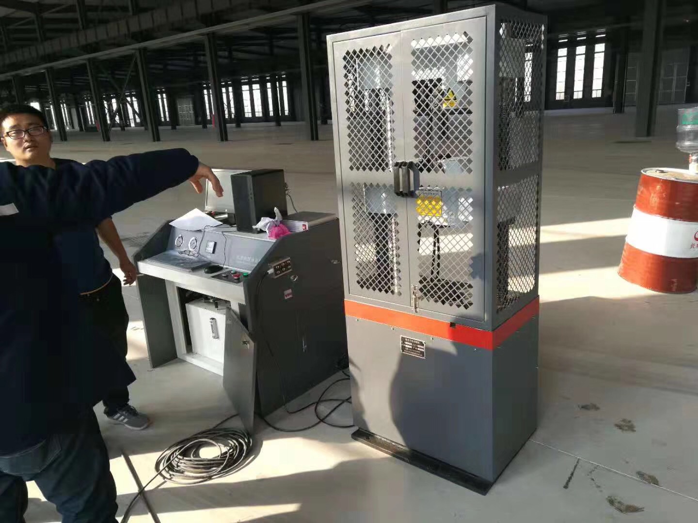 30T電液伺服萬能材料試驗機(jī)